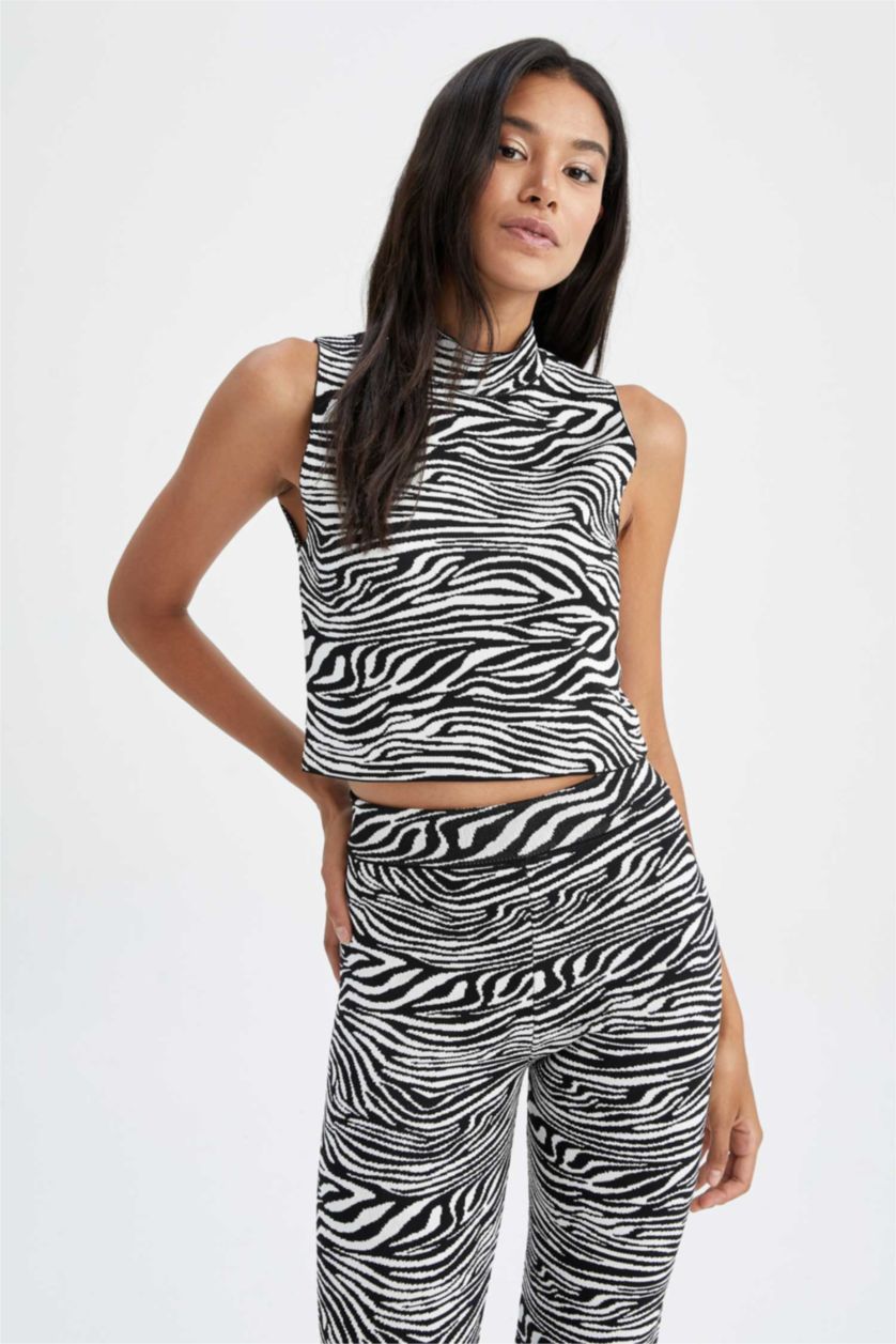 Kadın Ekru Fıtted Yarım Balıkçı Yaka Atlet