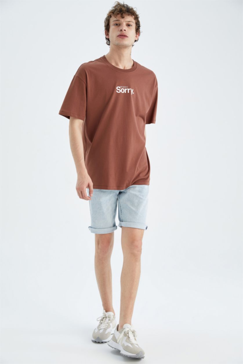 رجال بني تي شيرت نص كم وطبعة بشعار برقبة مستديرة