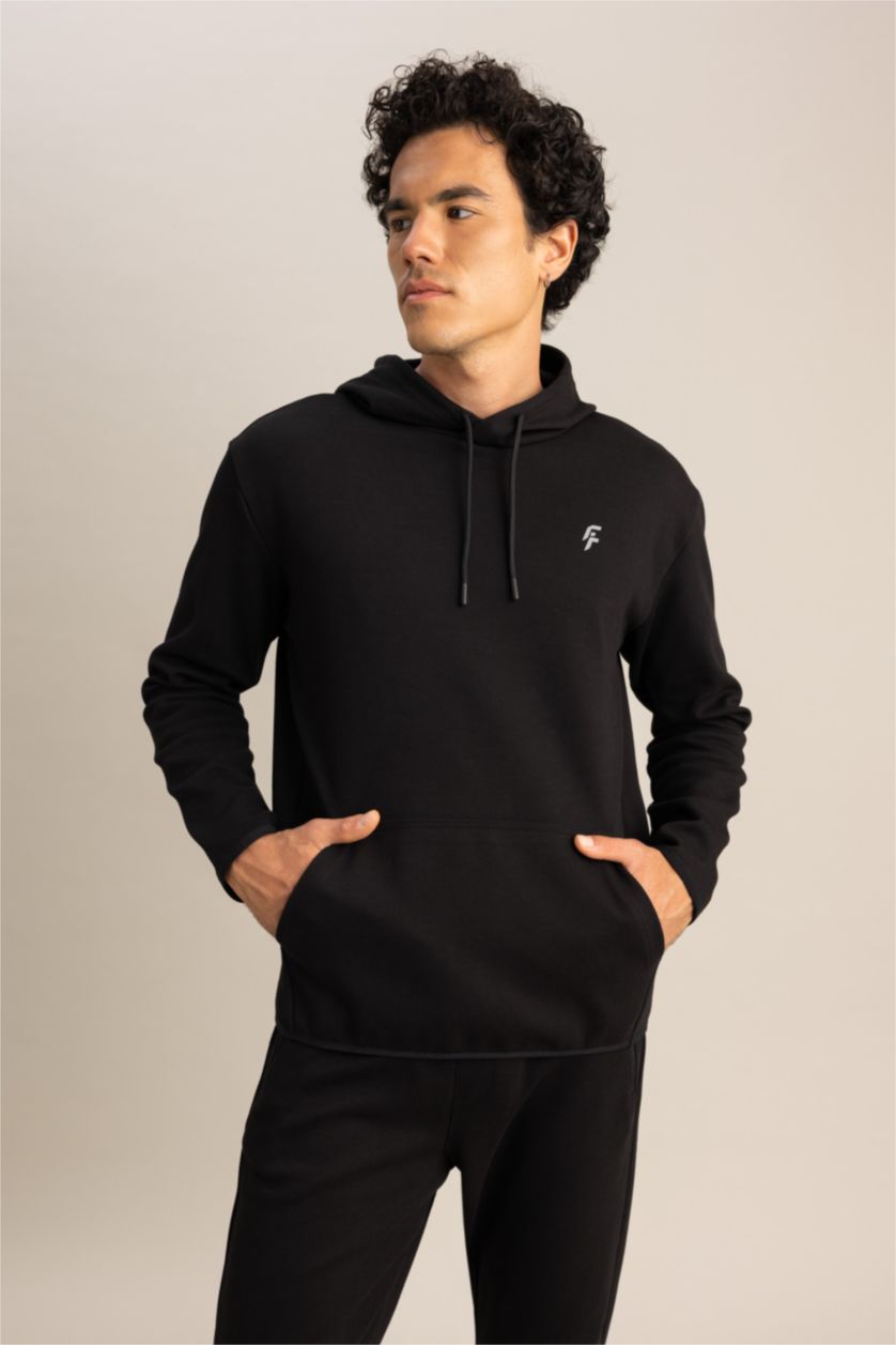 Man Black Standard Fit Sweatshirt