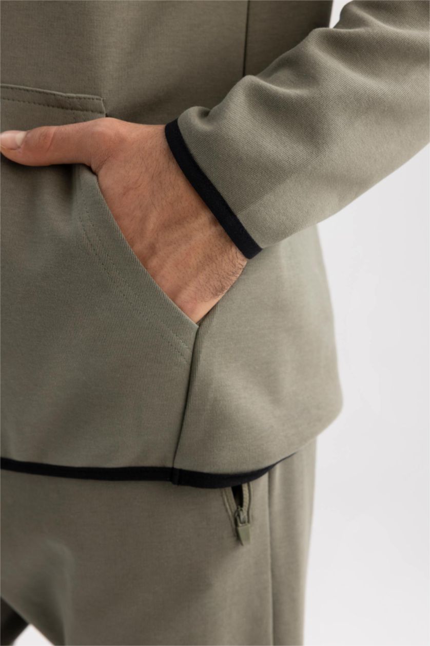 رجال كاكي فاتح سويت شيرت قصة عادية وغطاء للرأس بجيب