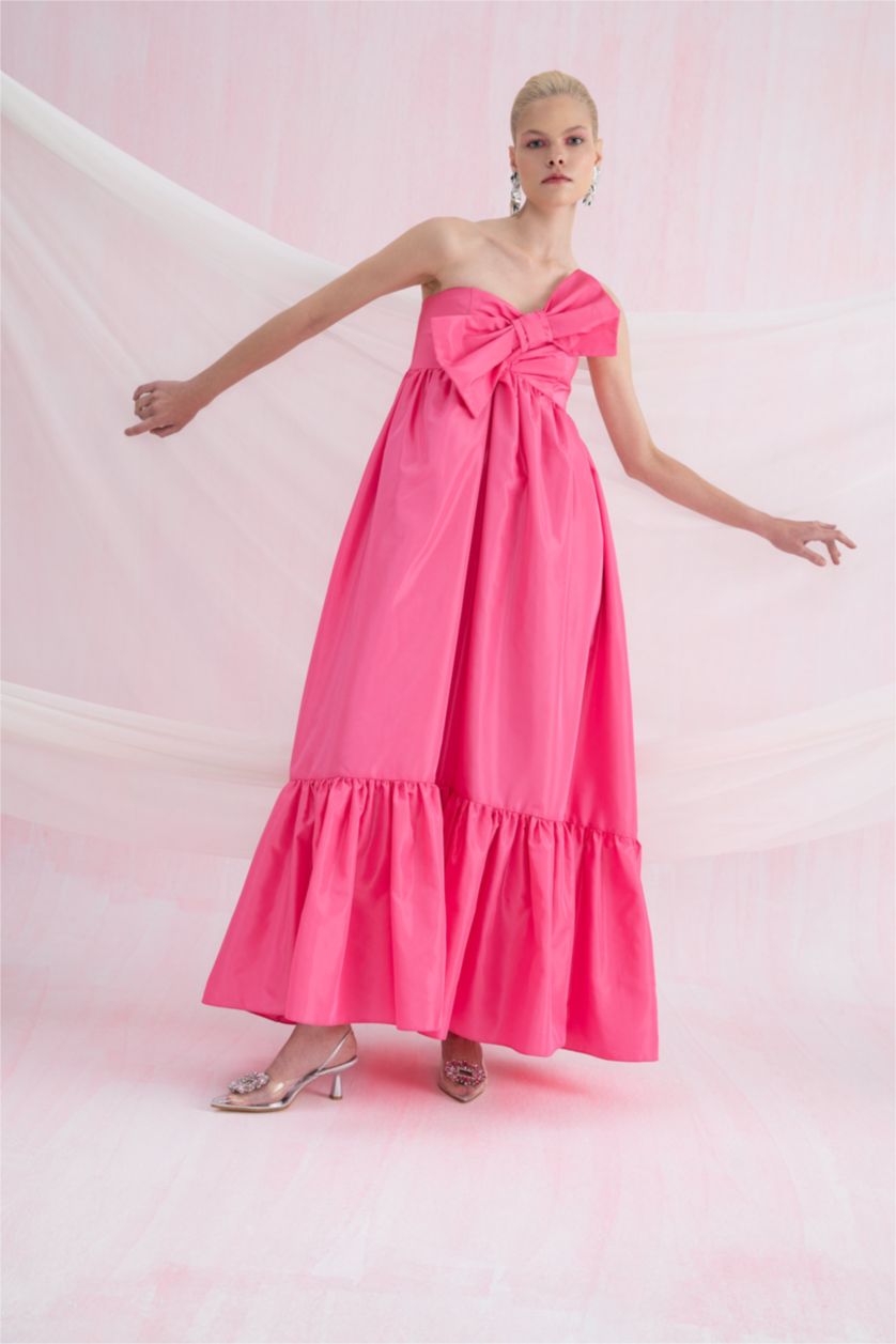 Kadın Pembe Nihan Peker Tasarım Volanlı Straplez Yakası Fiyonk Detaylı Maxi Elbise