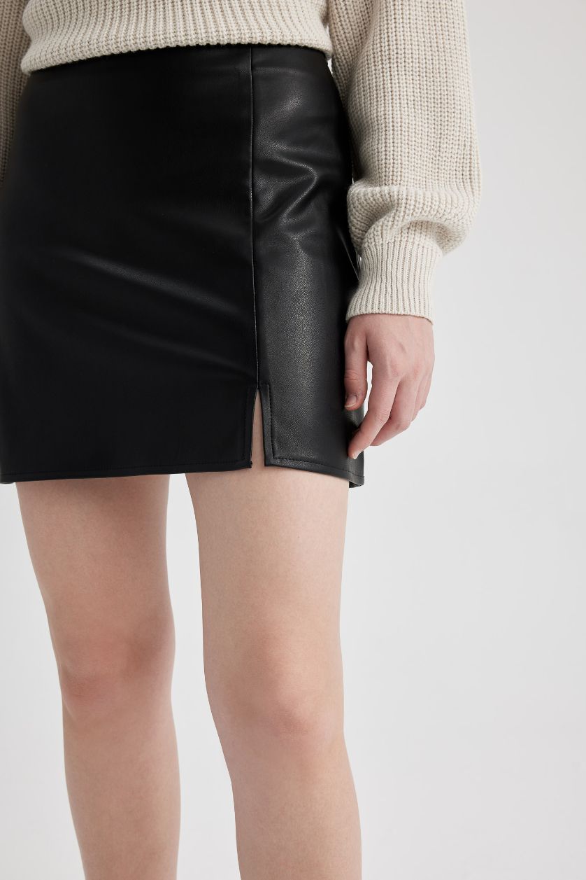 Woman Black Faux Leather Mini Skirt