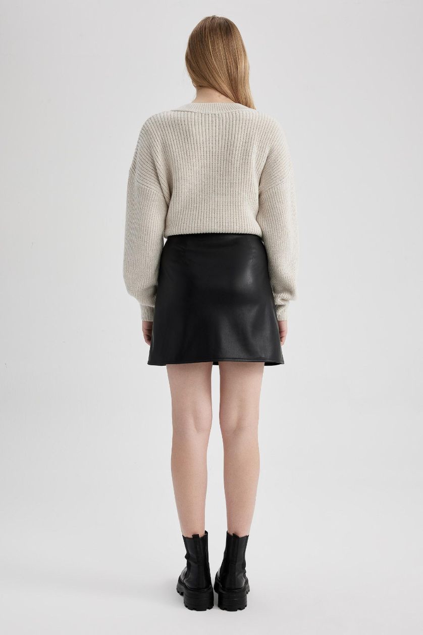 Woman Black Faux Leather Mini Skirt