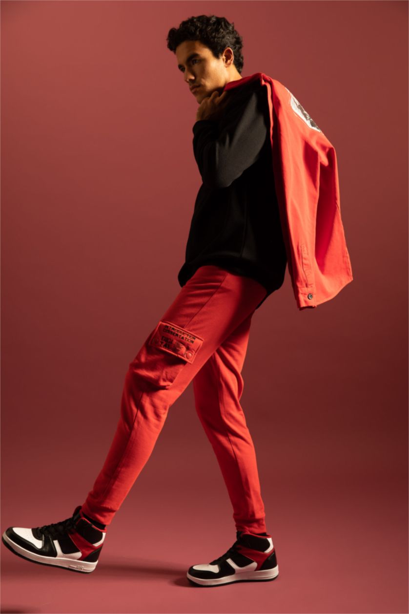 Erkek Kırmızı Slim Fit Kargo Cepli Beli Bağcıklı Lastikli Paça Baskılı Jogger Eşofman Altı