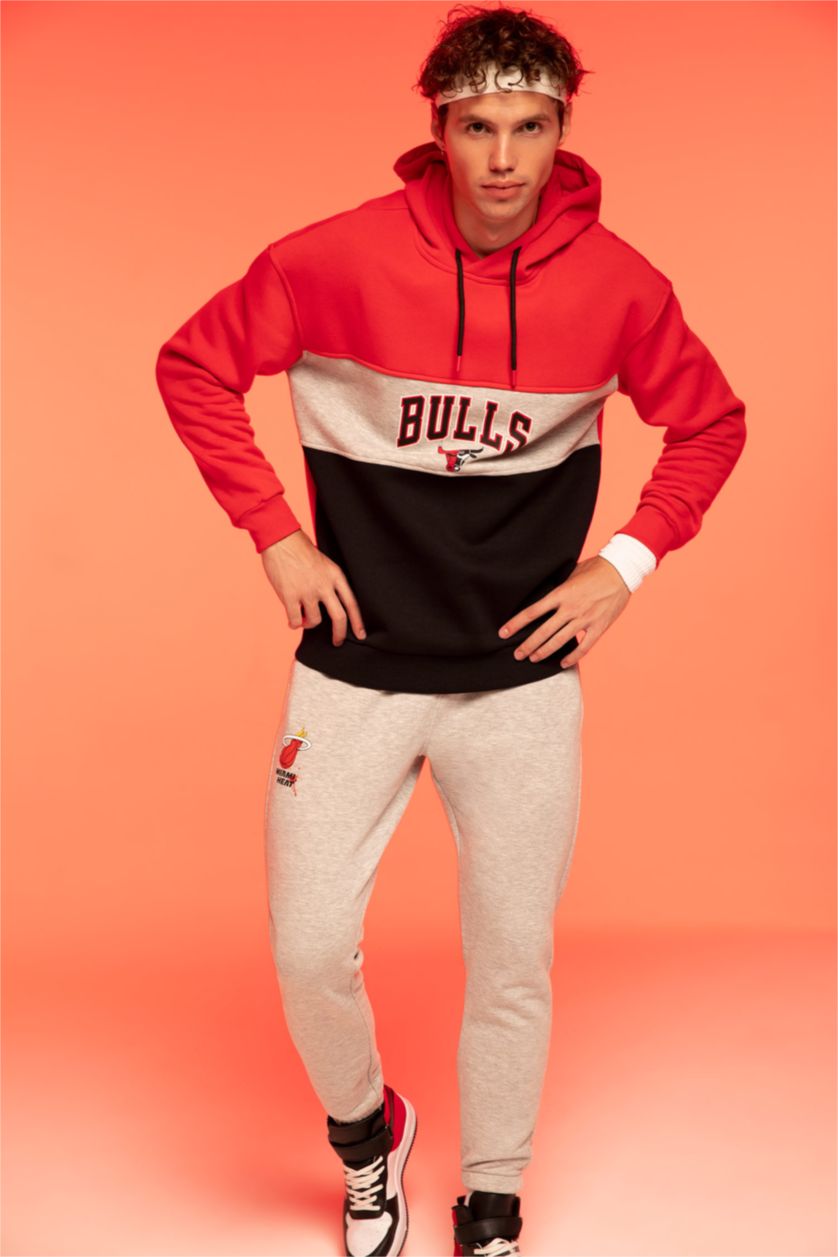 MAN Red Comfort Fit Chicago Bulls Licensed Sweatshirt