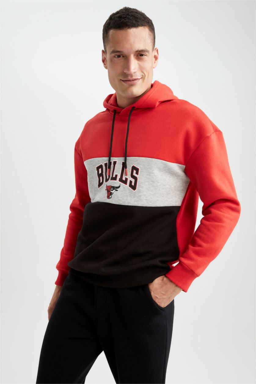 MAN Red Comfort Fit Chicago Bulls Licensed Sweatshirt