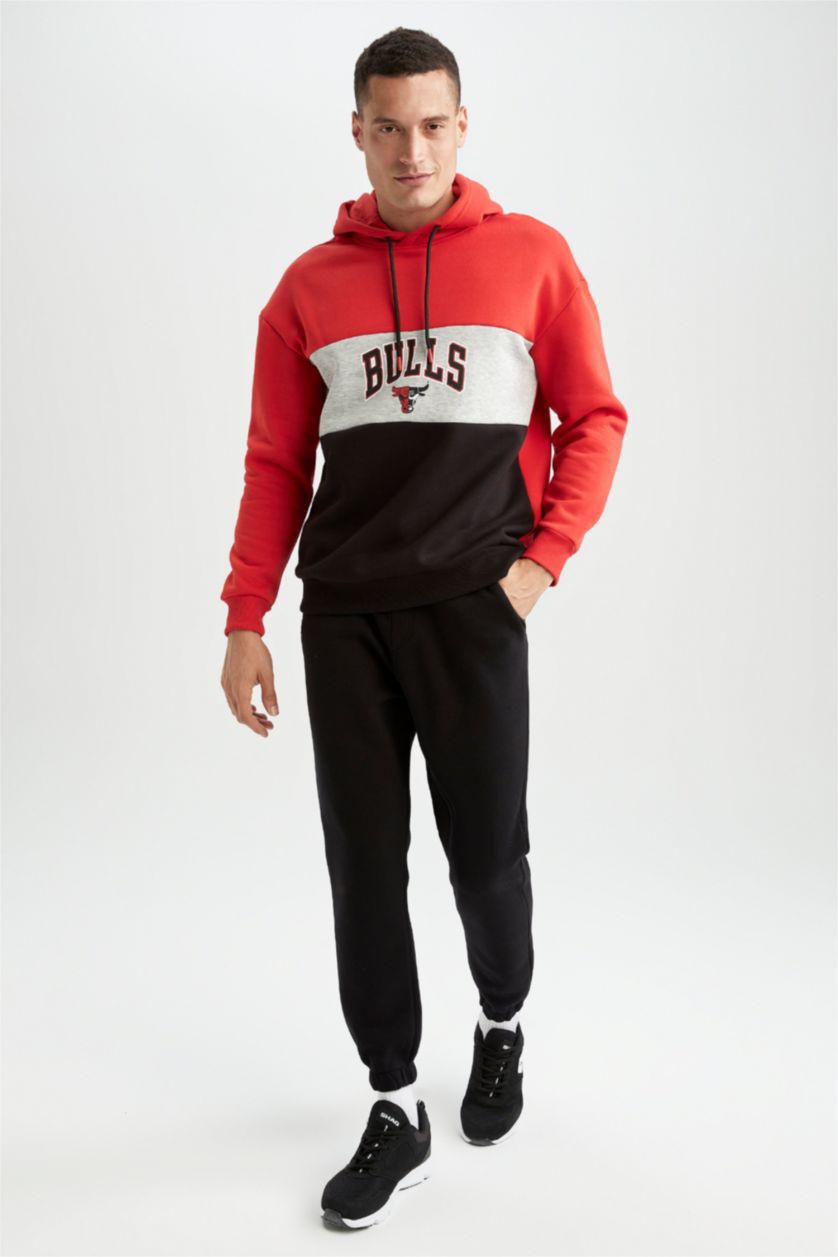 MAN Red Comfort Fit Chicago Bulls Licensed Sweatshirt