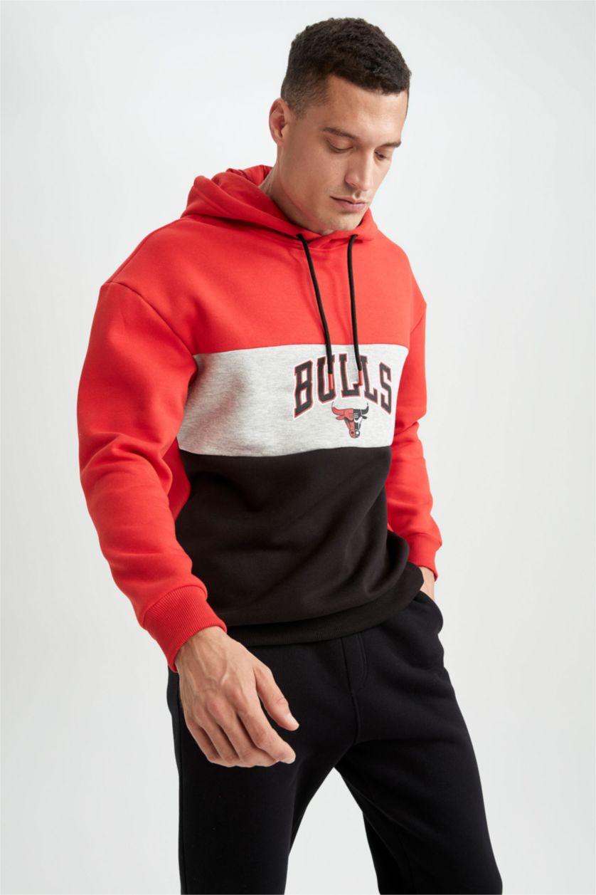 MAN Red Comfort Fit Chicago Bulls Licensed Sweatshirt