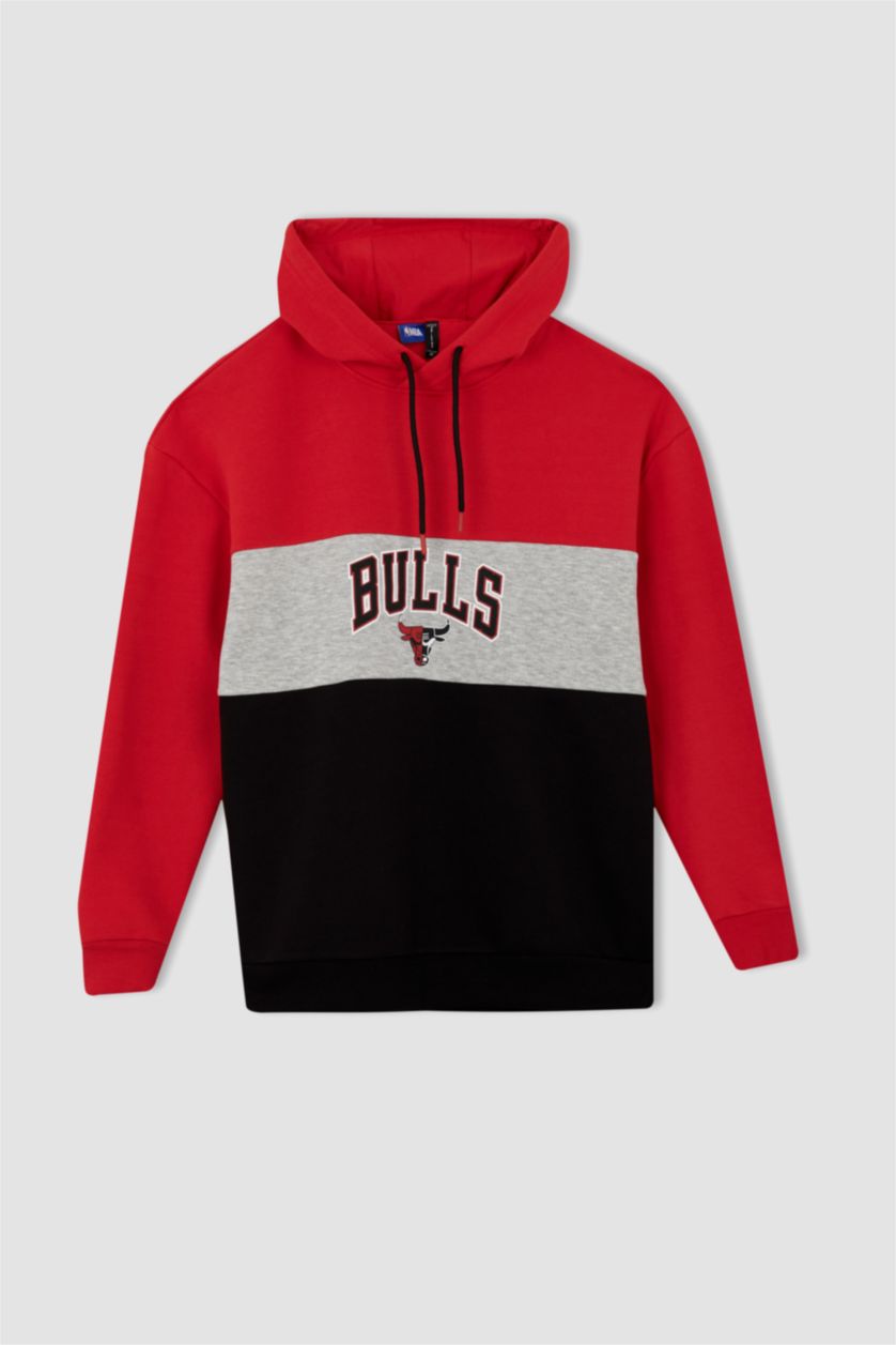 MAN Red Comfort Fit Chicago Bulls Licensed Sweatshirt