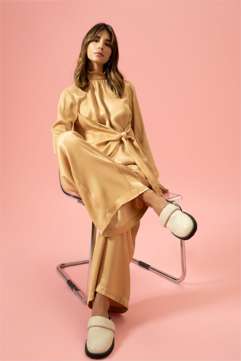 Kadın Camel Regular Fit Yarım Balıkçı Yaka Uzun Kollu Saten Tunik