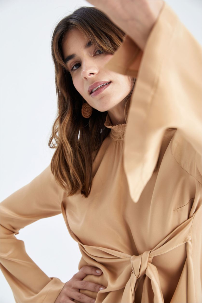 Kadın Camel Regular Fit Yarım Balıkçı Yaka Uzun Kollu Saten Tunik