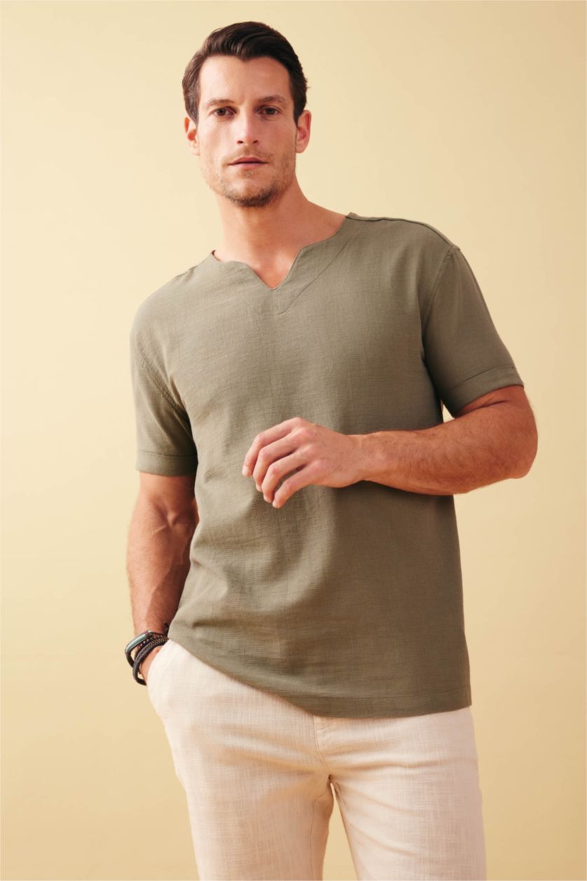 HOMME Kaki Clair Chemise À Manches Courtes Et Col En V Coupe Classique