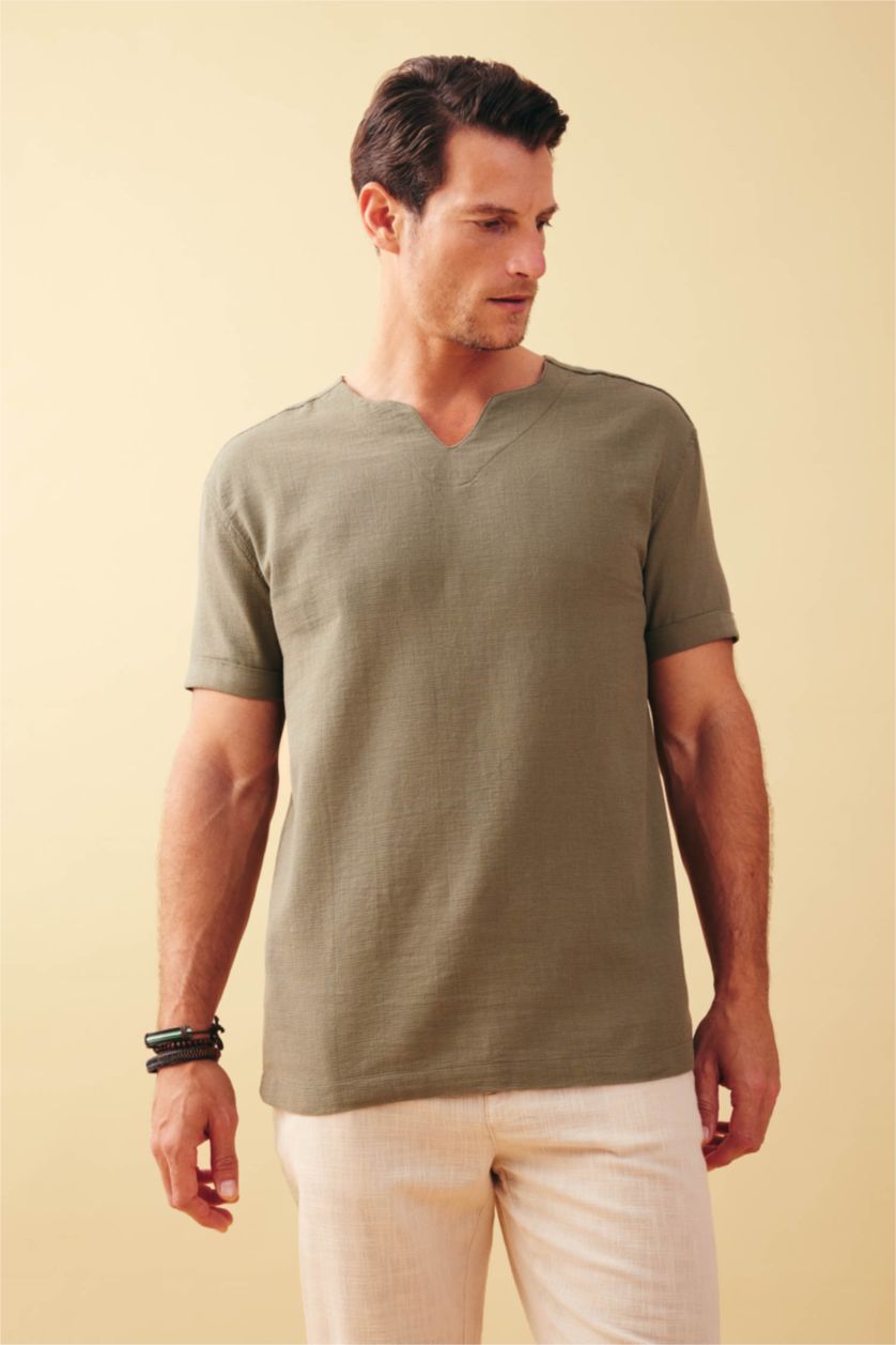 HOMME Kaki Clair Chemise À Manches Courtes Et Col En V Coupe Classique