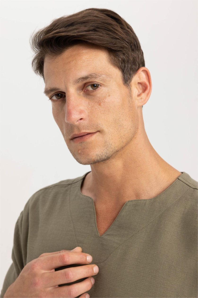 HOMME Kaki Clair Chemise À Manches Courtes Et Col En V Coupe Classique