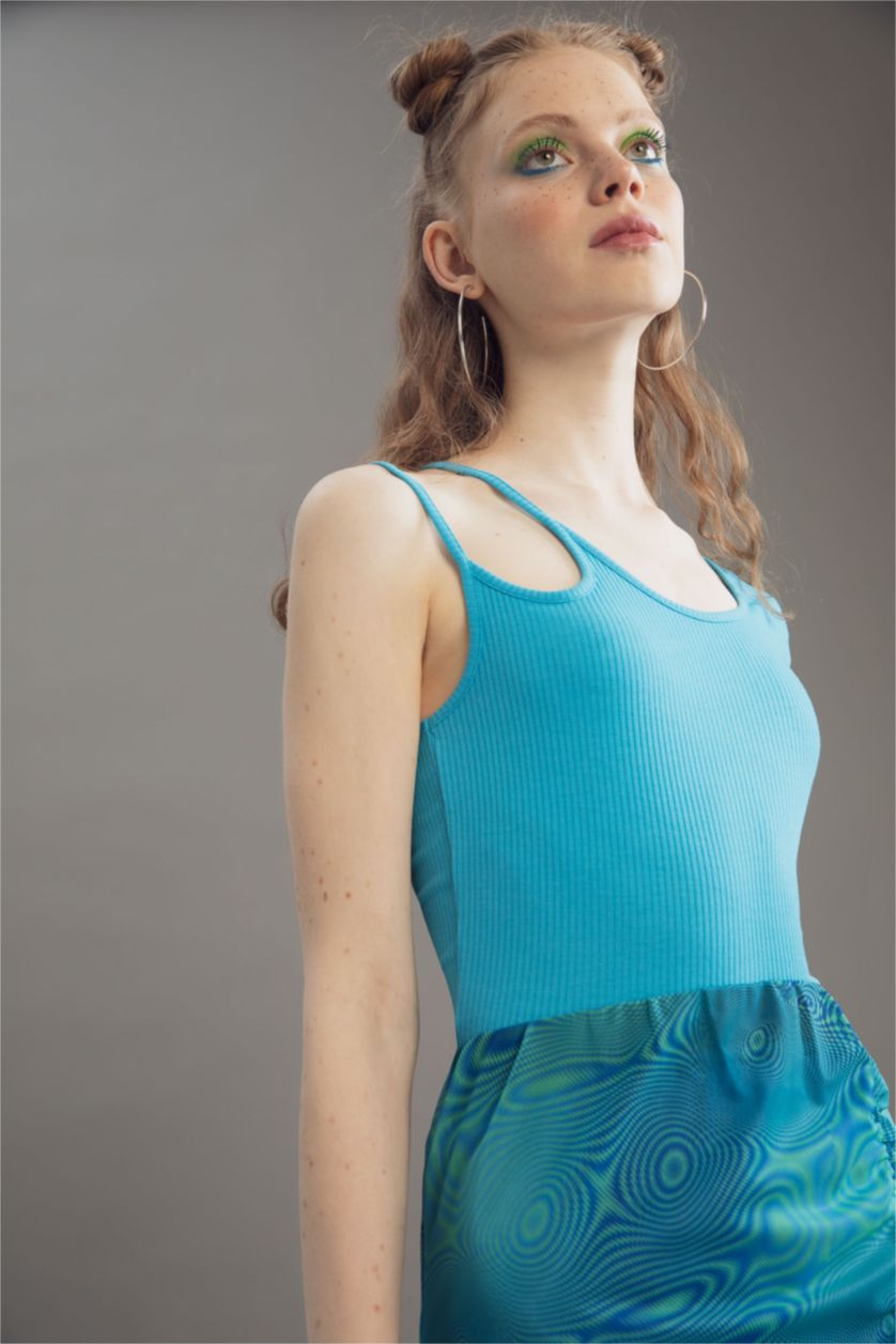 نساء أزرق فاتح تي شيرت بيزك بأكمام قصيرة مكشوف من الكتف