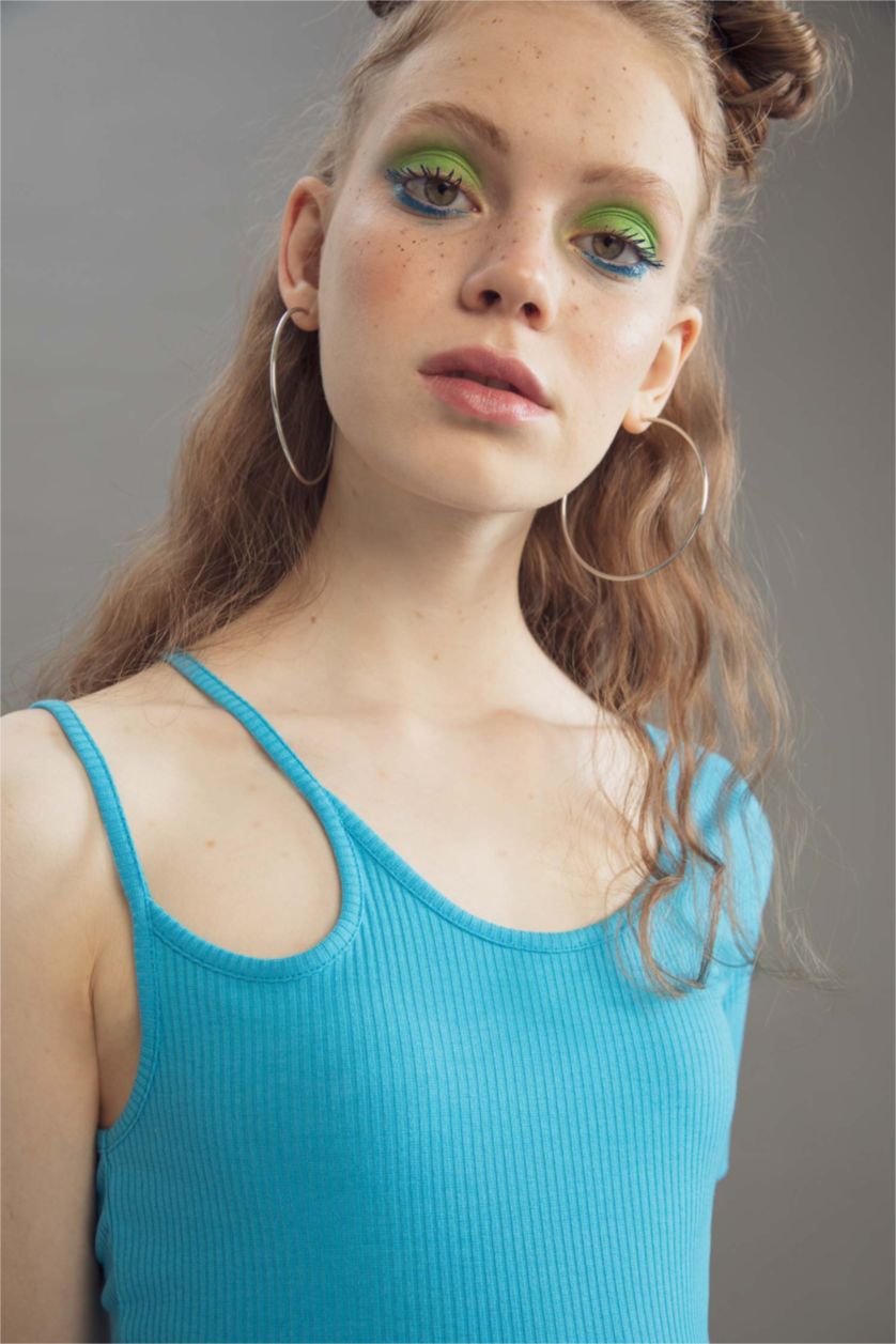 نساء أزرق فاتح تي شيرت بيزك بأكمام قصيرة مكشوف من الكتف