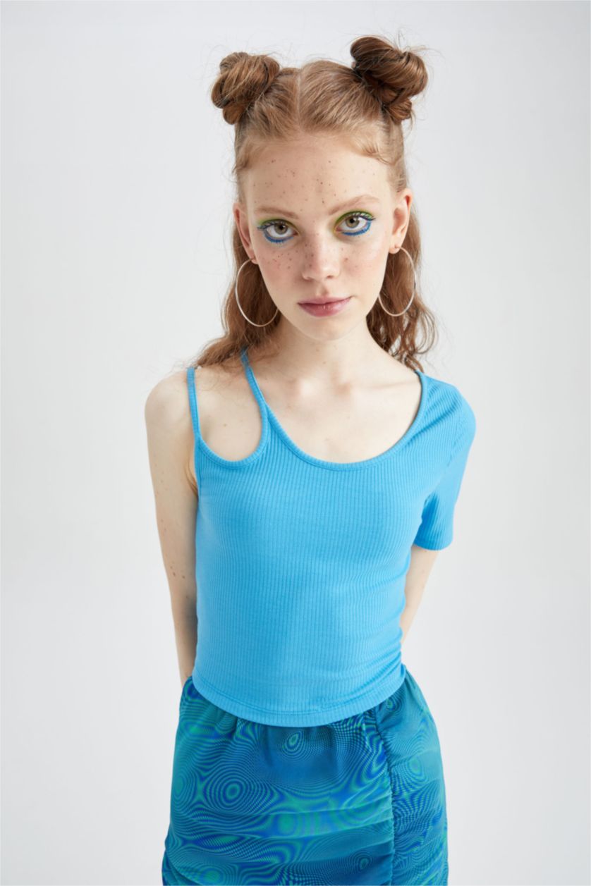 نساء أزرق فاتح تي شيرت بيزك بأكمام قصيرة مكشوف من الكتف