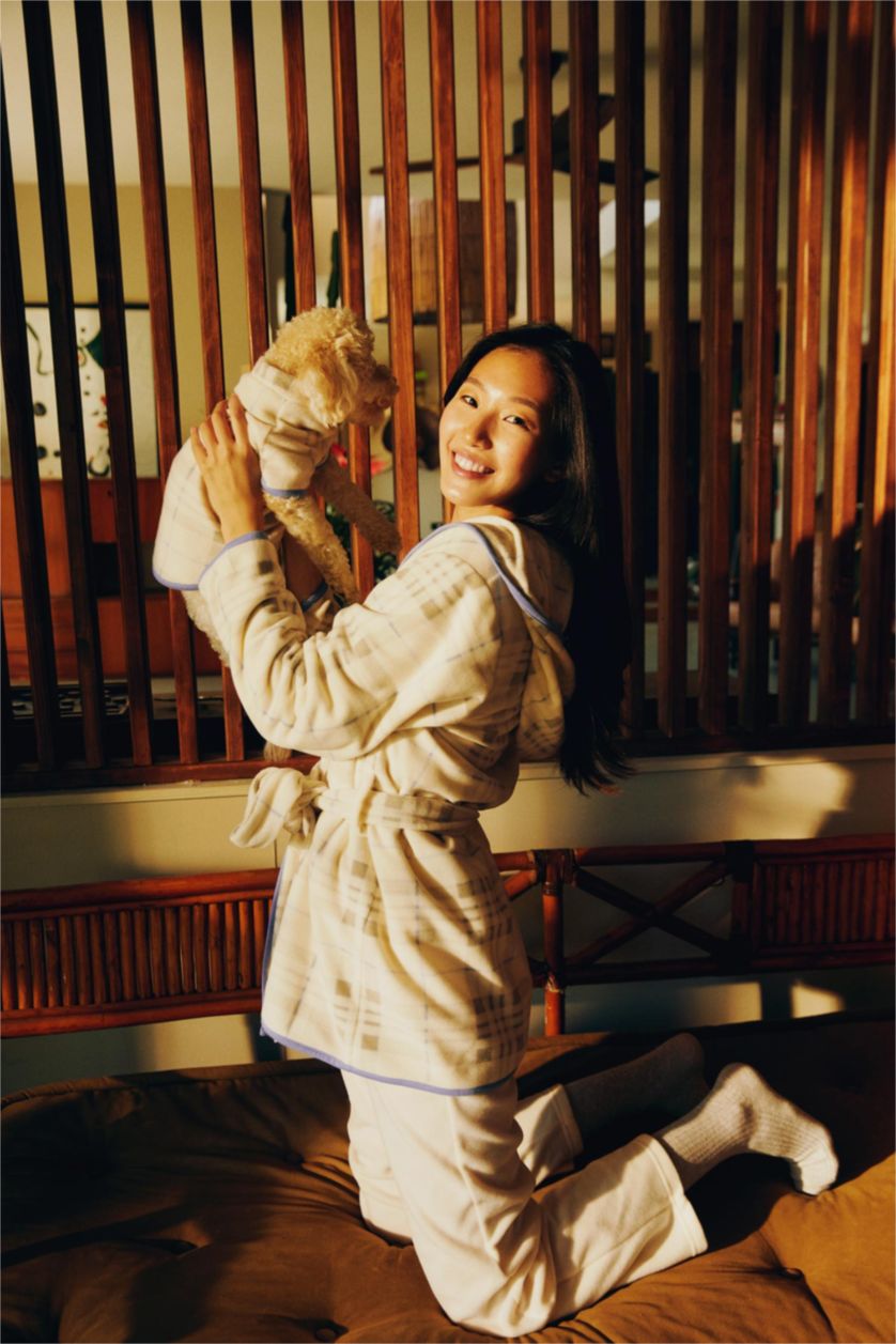 نساء بيج سويت شيرت بقصة عادية بياقة مستديرة بأكمام قصيرة