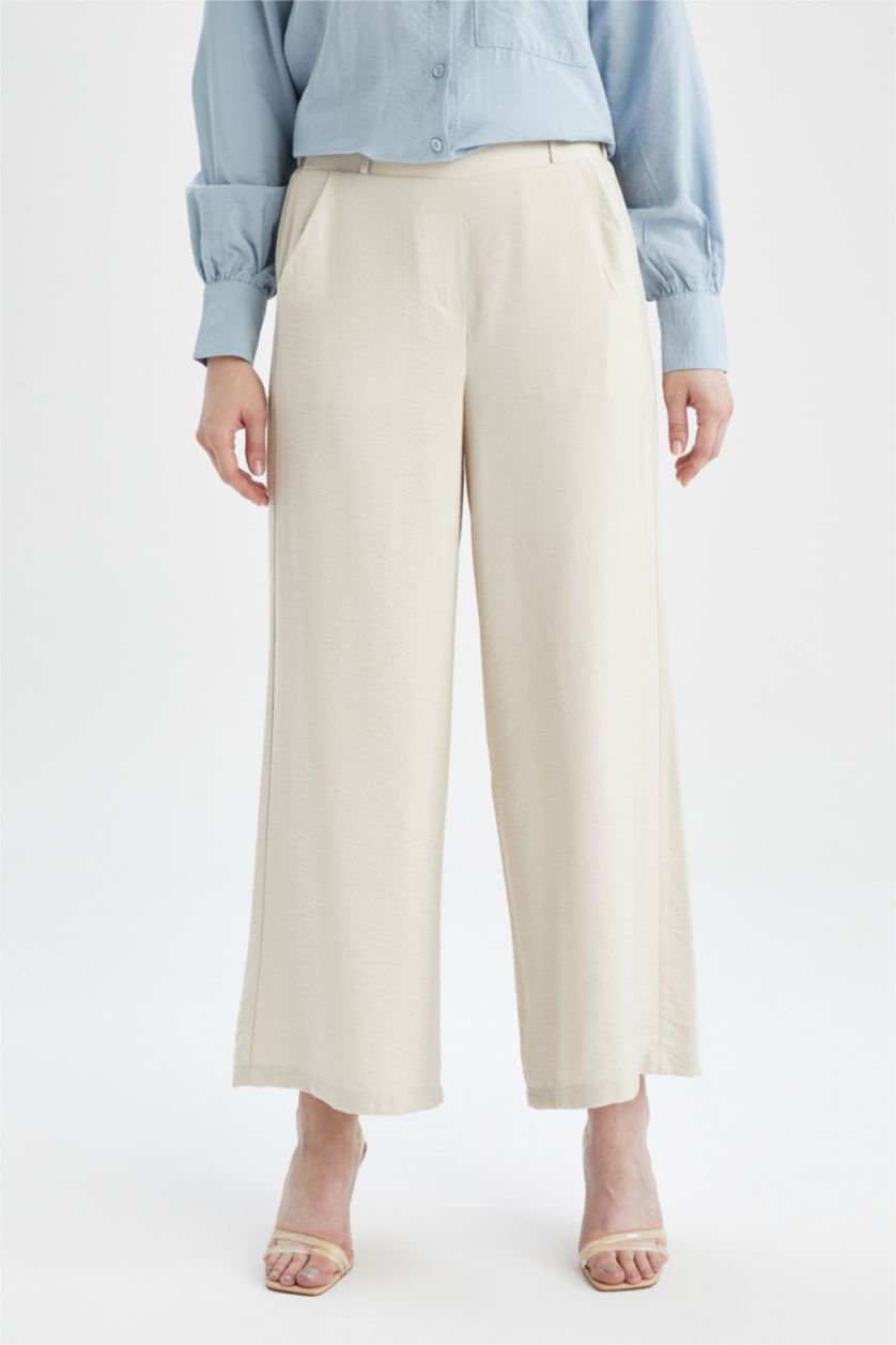 FEMME Beige Clair Pantalon large en viscose