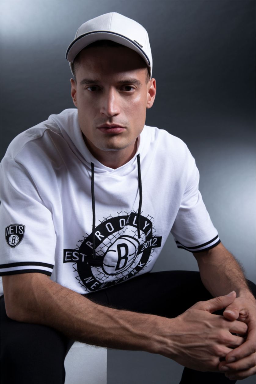 HOMME Blanc Defacto Fit T-shirt surdimensionné sous licence NBA Brooklyn Nets