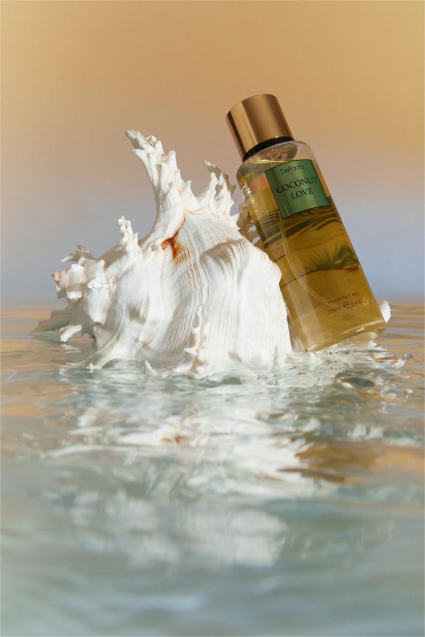 Woman White Women Body Mist Coconut Love Fruity 250 ml Body Spray