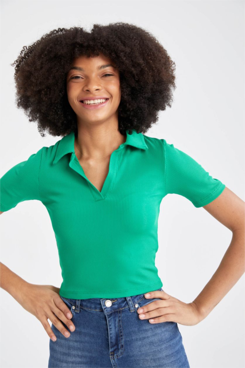 FEMME Vert T-shirt à manches courtes Coupe slim raccourcie