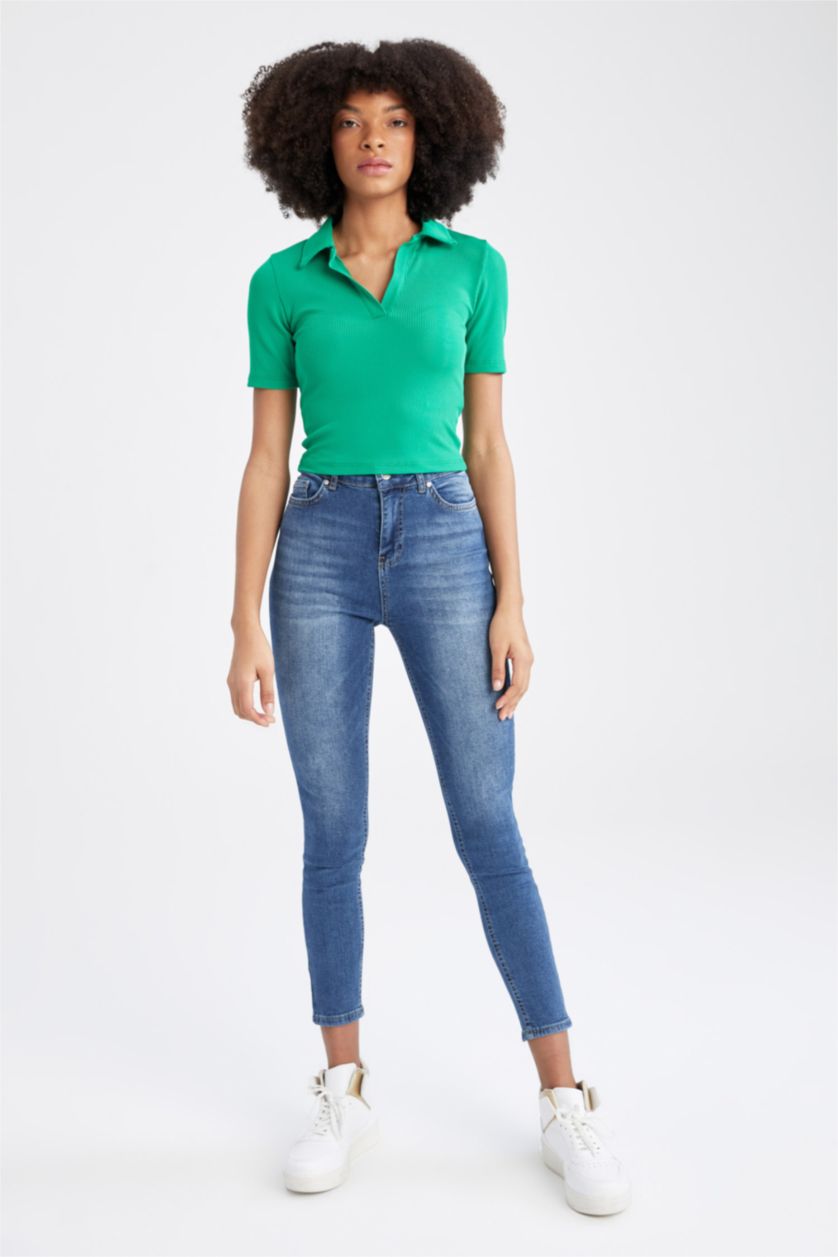 FEMME Vert T-shirt à manches courtes Coupe slim raccourcie
