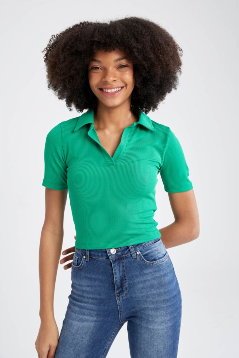 FEMME Vert T-shirt à manches courtes Coupe slim raccourcie