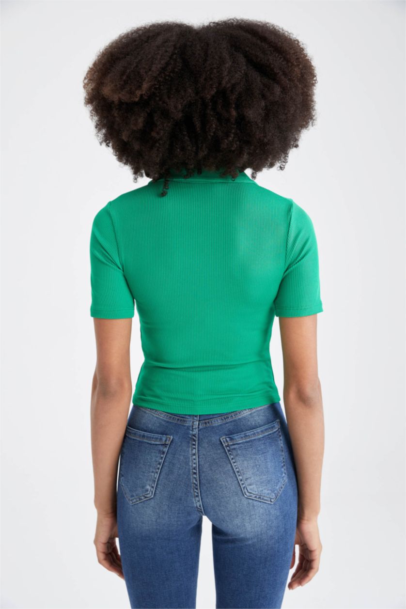 FEMME Vert T-shirt à manches courtes Coupe slim raccourcie