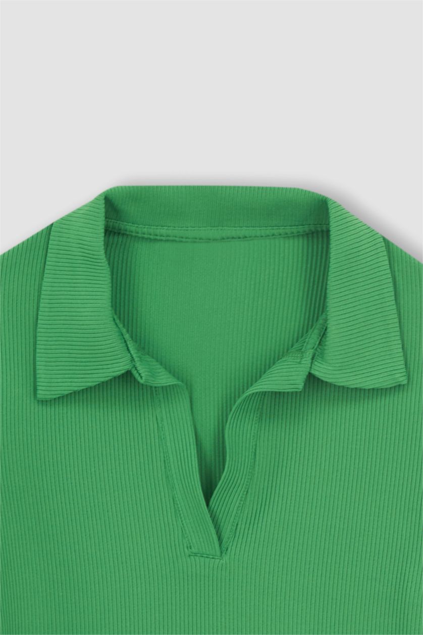 FEMME Vert T-shirt à manches courtes Coupe slim raccourcie