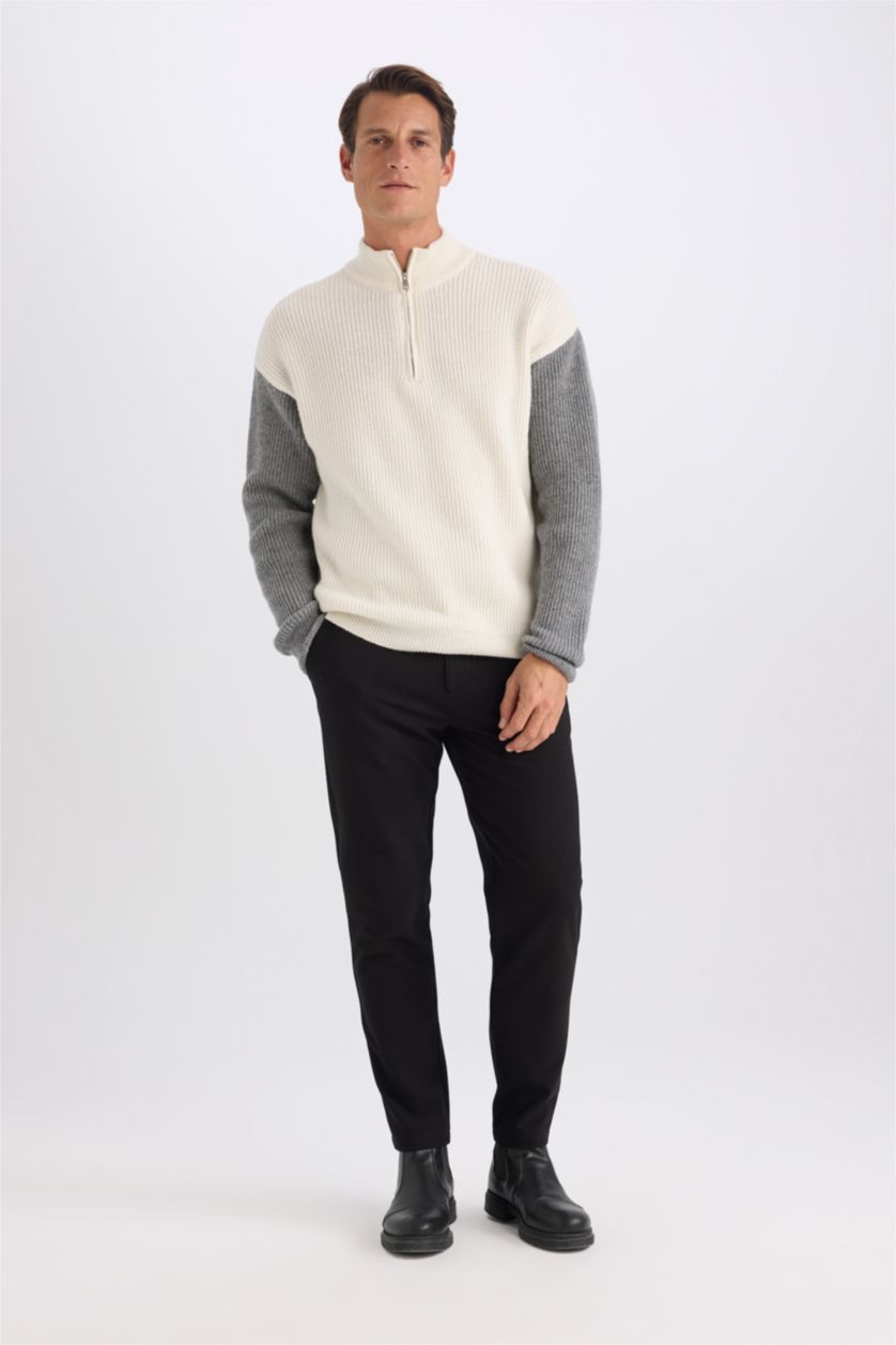 Erkek Ekru Relax Fit Renk Bloklu Dik Yaka Yarım Fermuarlı Triko Kazak