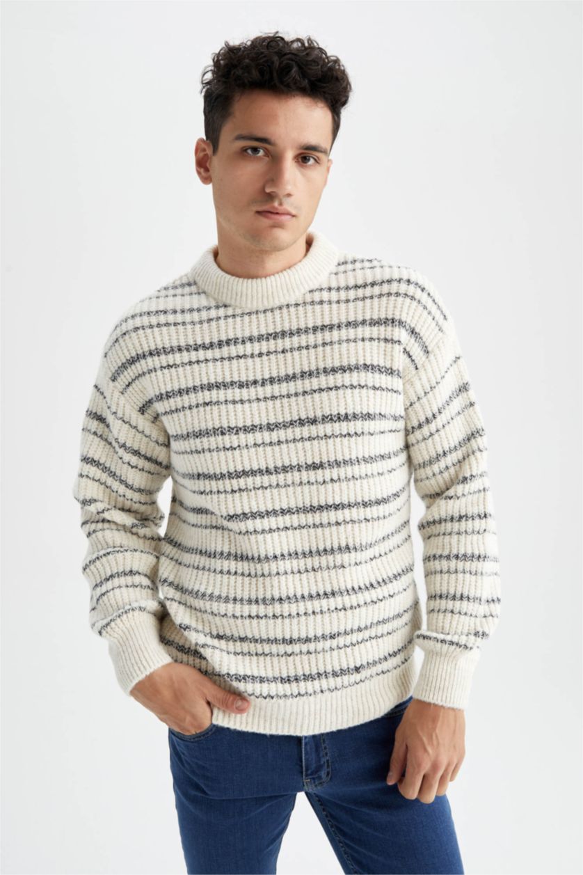 MAN Ecru Oversize Fit Crew Neck Striped Knitwear Sweater