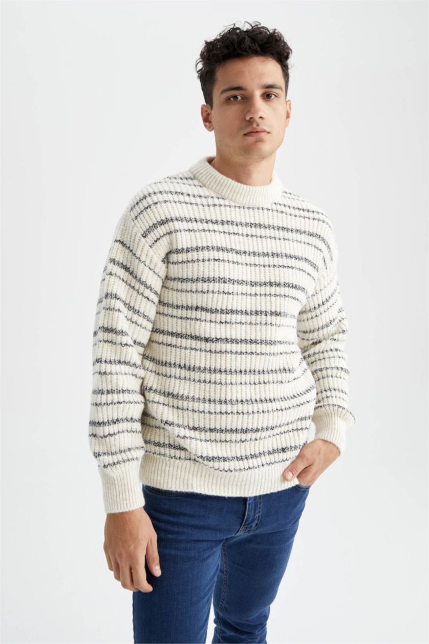 MAN Ecru Oversize Fit Crew Neck Striped Knitwear Sweater