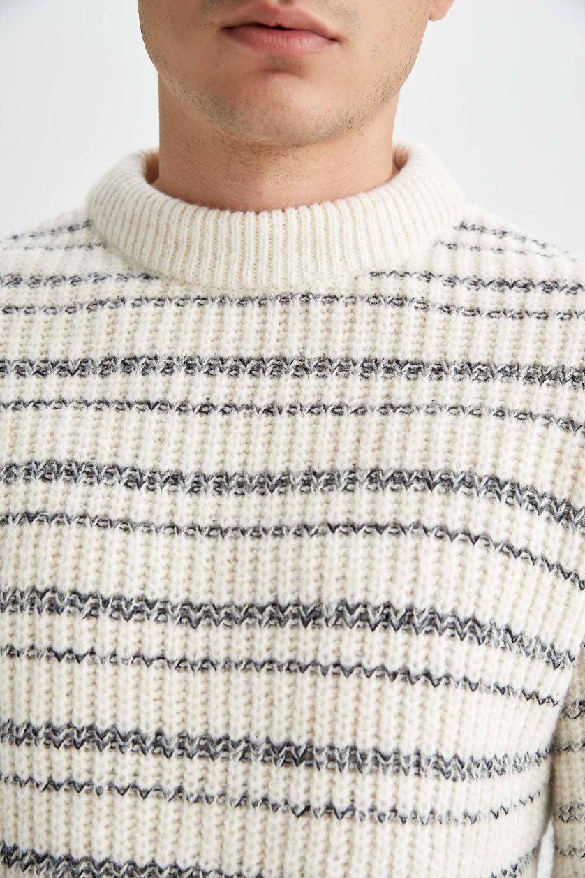 MAN Ecru Oversize Fit Crew Neck Striped Knitwear Sweater