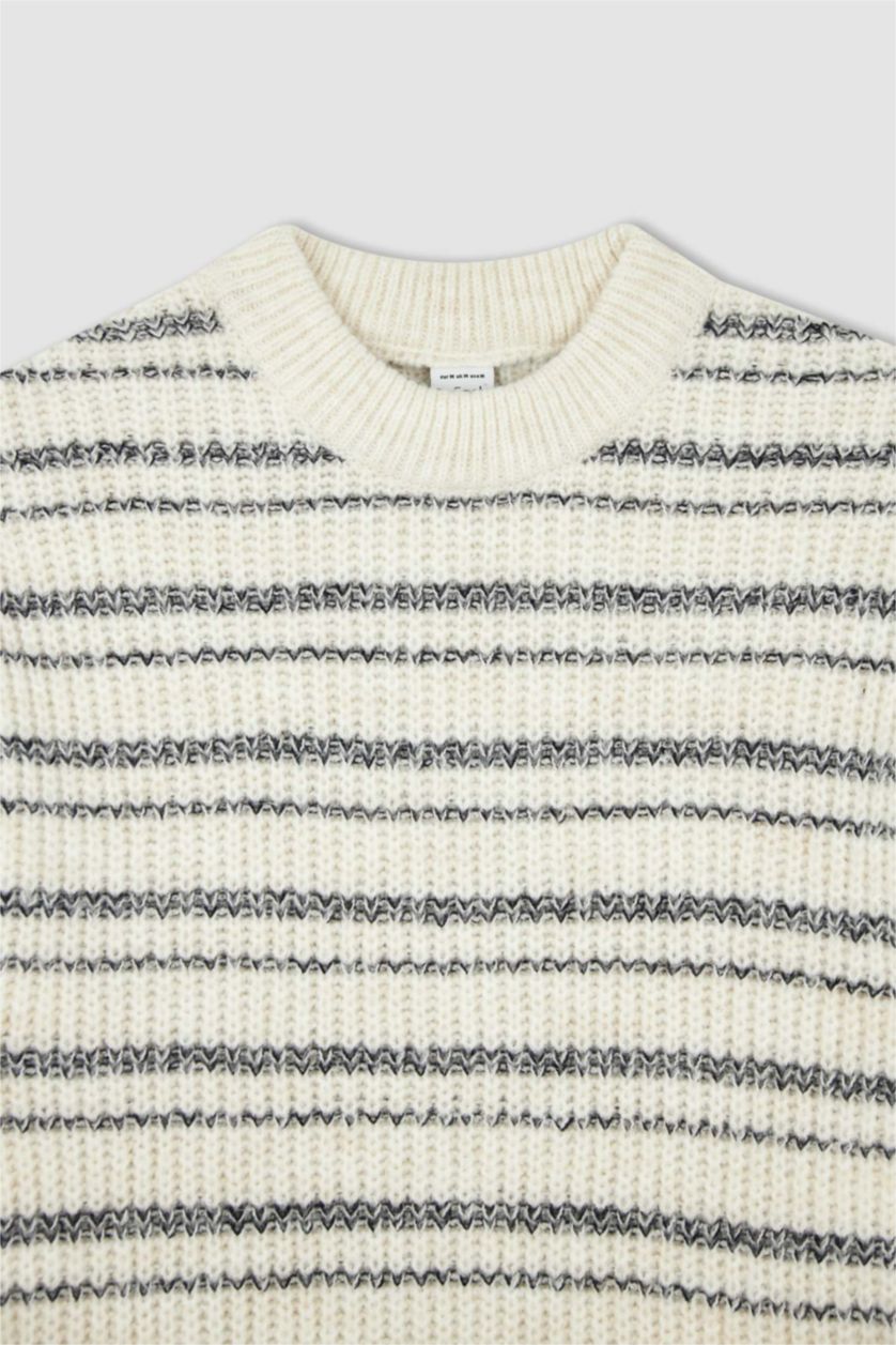 MAN Ecru Oversize Fit Crew Neck Striped Knitwear Sweater