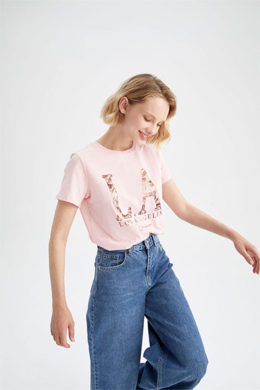 Kadın Açık Pembe Regular Fit Bisiklet Yaka Baskılı Kısa Kollu %100 Pamuk Tişört