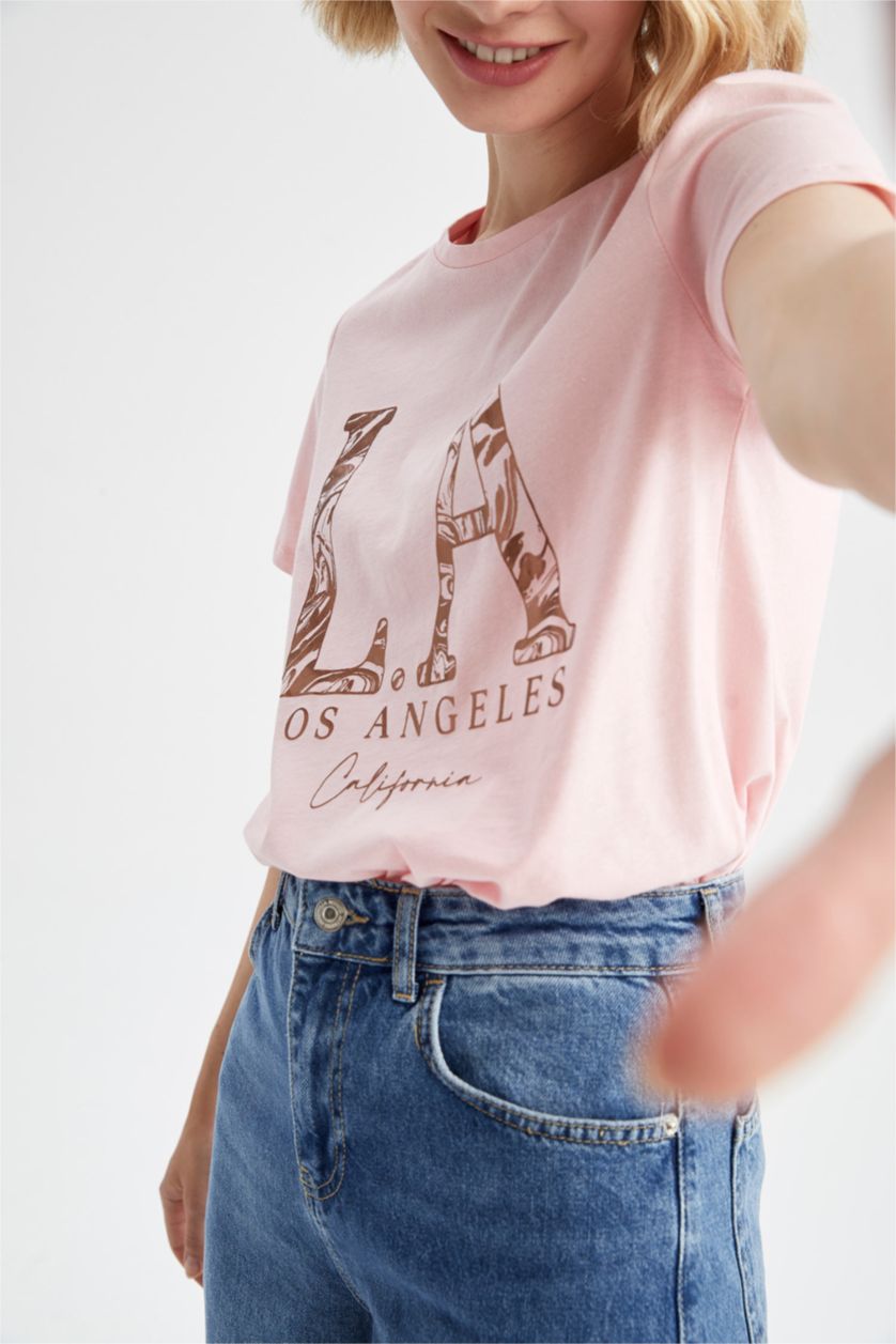 Kadın Açık Pembe Regular Fit Bisiklet Yaka Baskılı Kısa Kollu %100 Pamuk Tişört