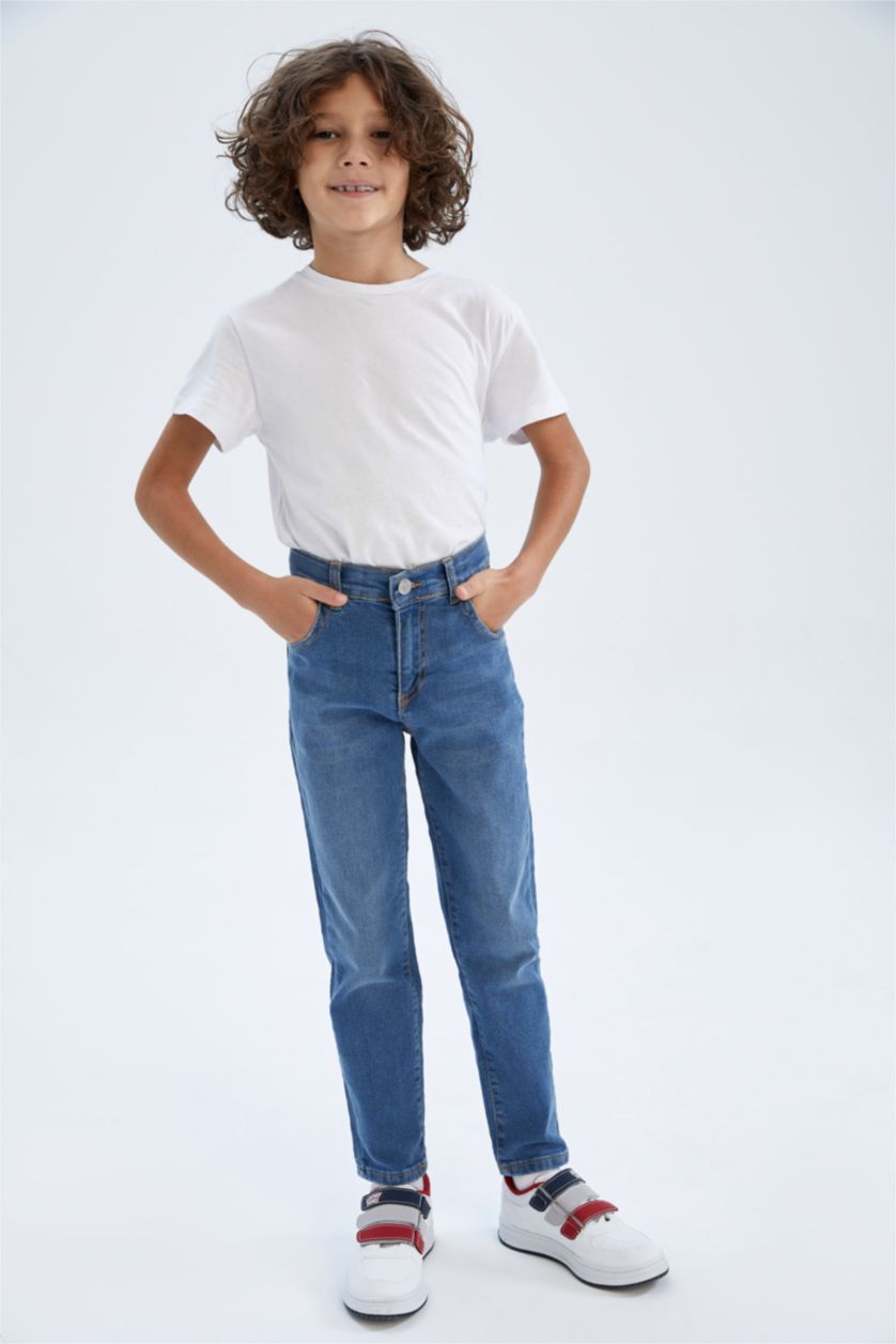 أولاد أزرق بنطلون جينز ولادي قصة عادية