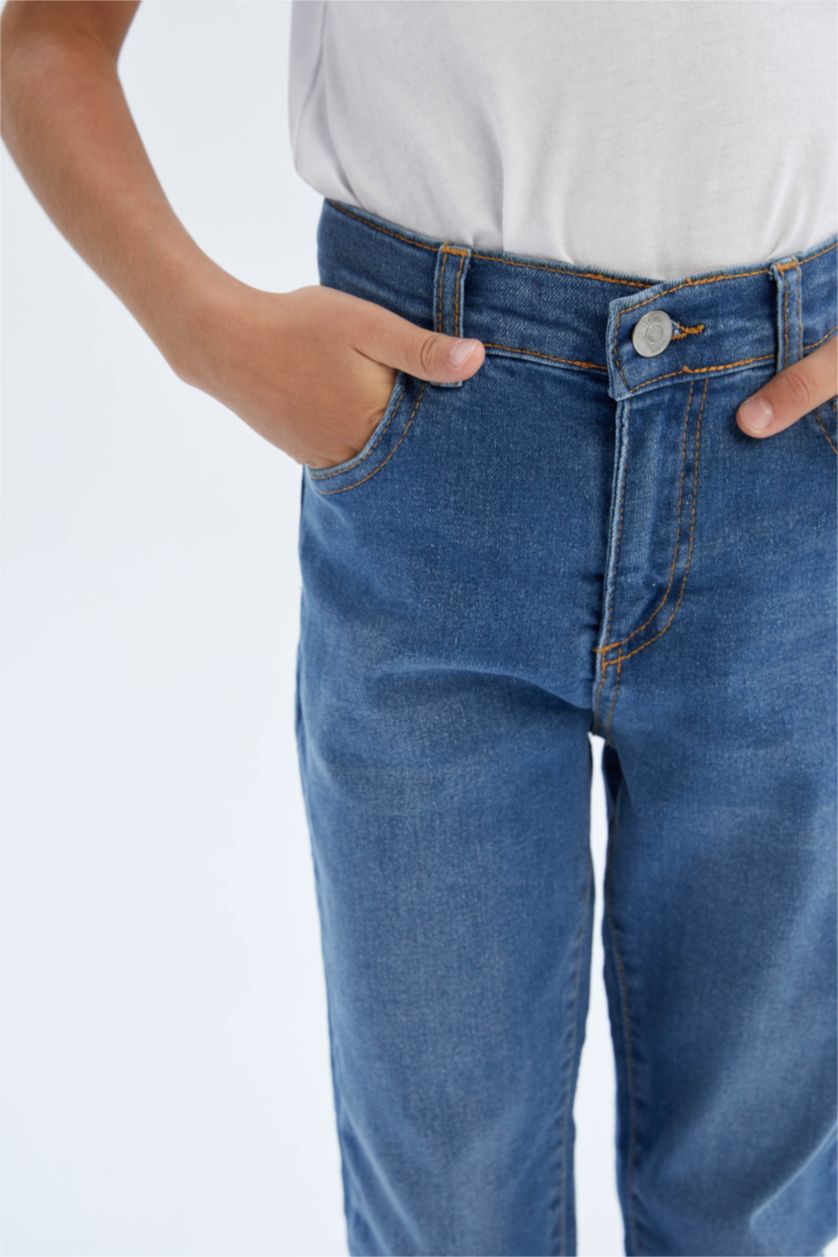 أولاد أزرق بنطلون جينز ولادي قصة عادية