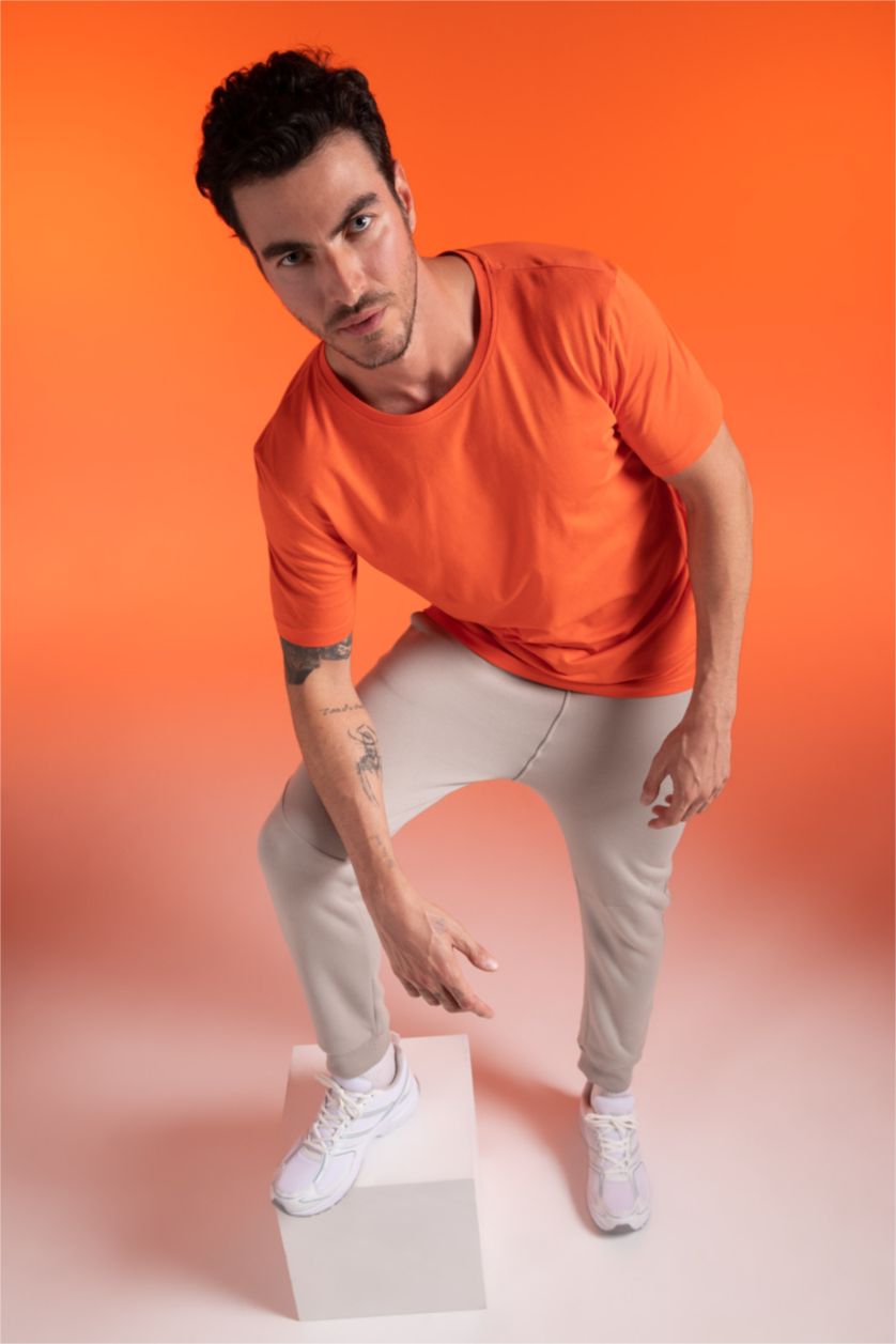 رجالي برتقالي تي شيرت بقضة ضيقة برقبة مستديرة