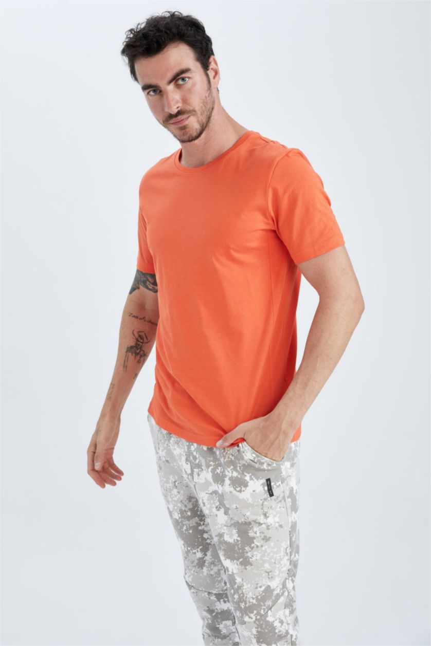 رجالي برتقالي تي شيرت بقضة ضيقة برقبة مستديرة
