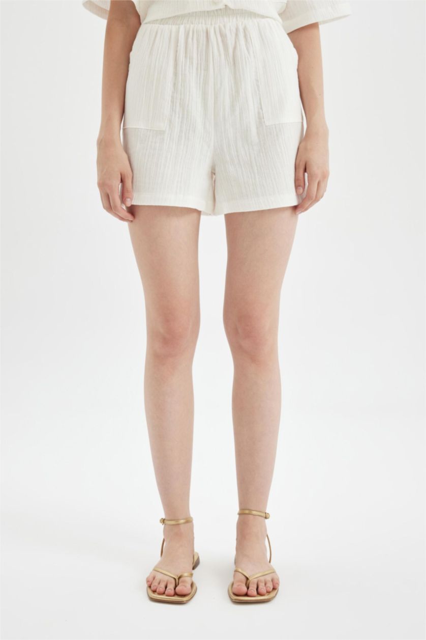 حريمي اوف وايت شورت قصير موسلين قصة عادية بجيب وخصر عادي