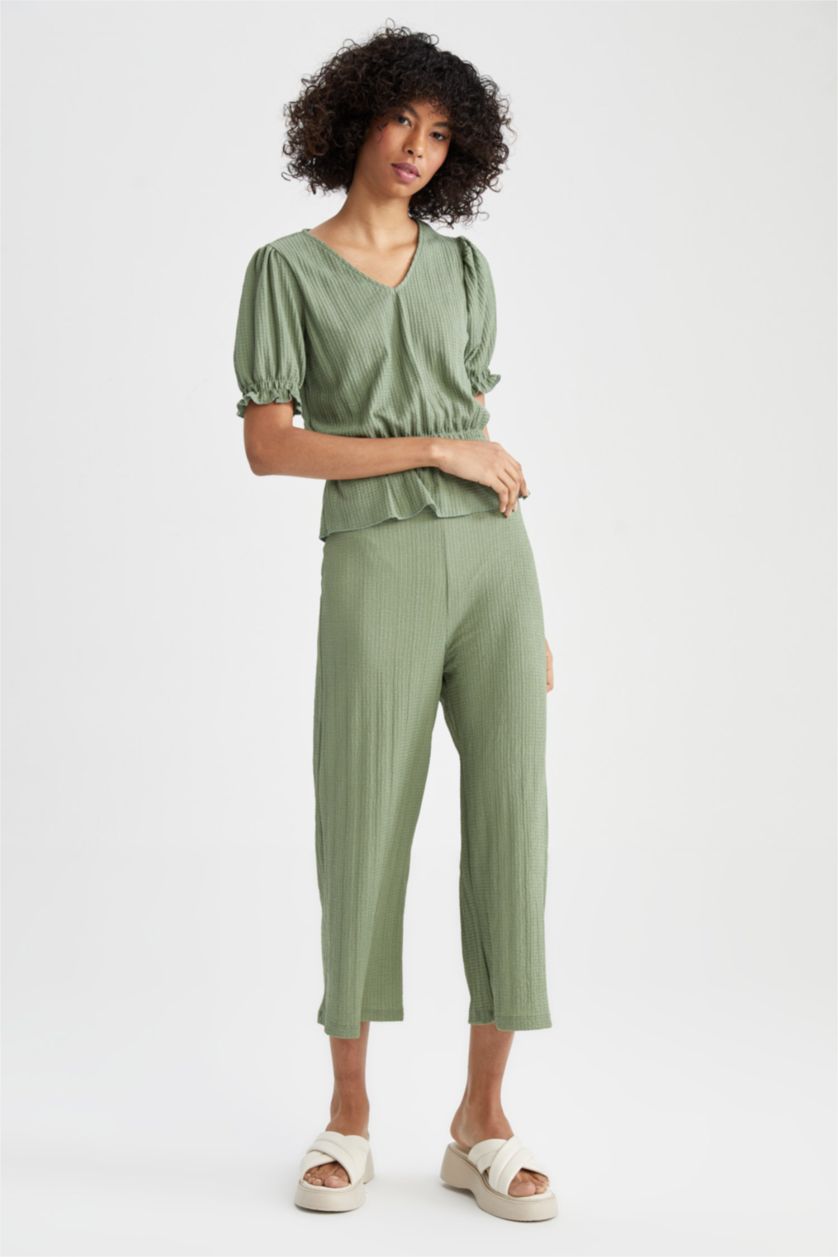 FEMME Kaki Pantalon capri en tissu crêpe à taille élastique