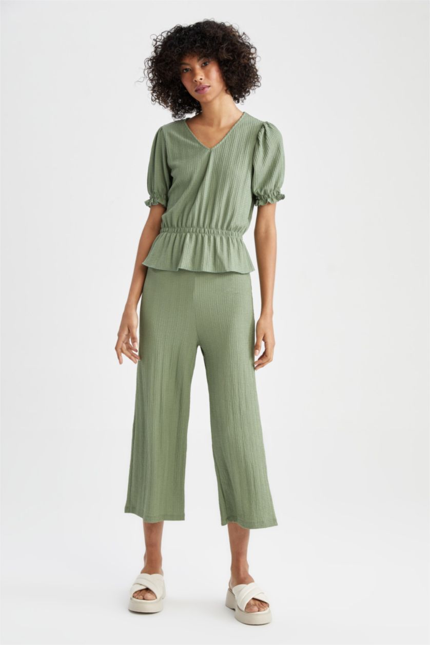 FEMME Kaki Pantalon capri en tissu crêpe à taille élastique