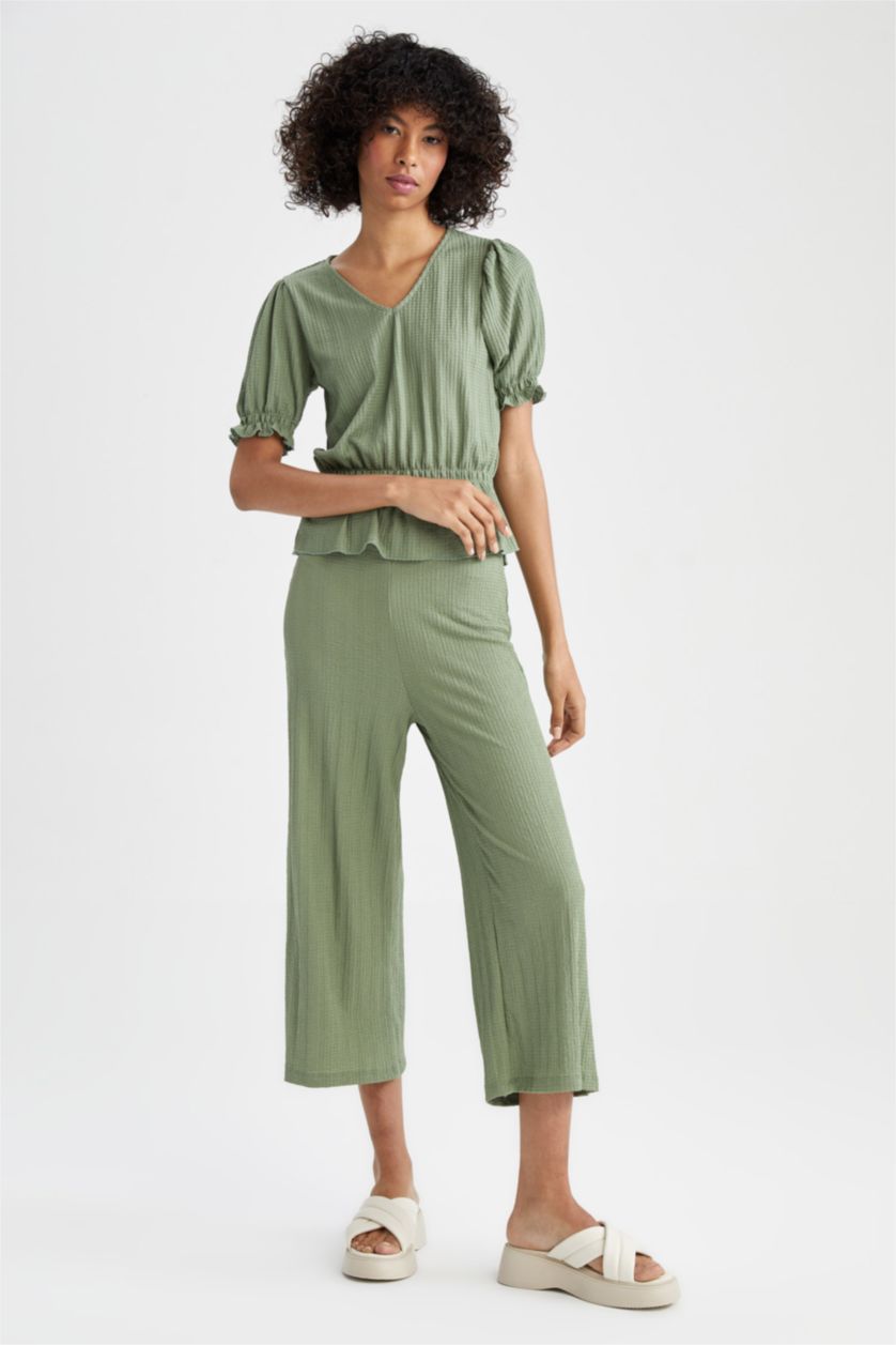 FEMME Kaki Pantalon capri en tissu crêpe à taille élastique