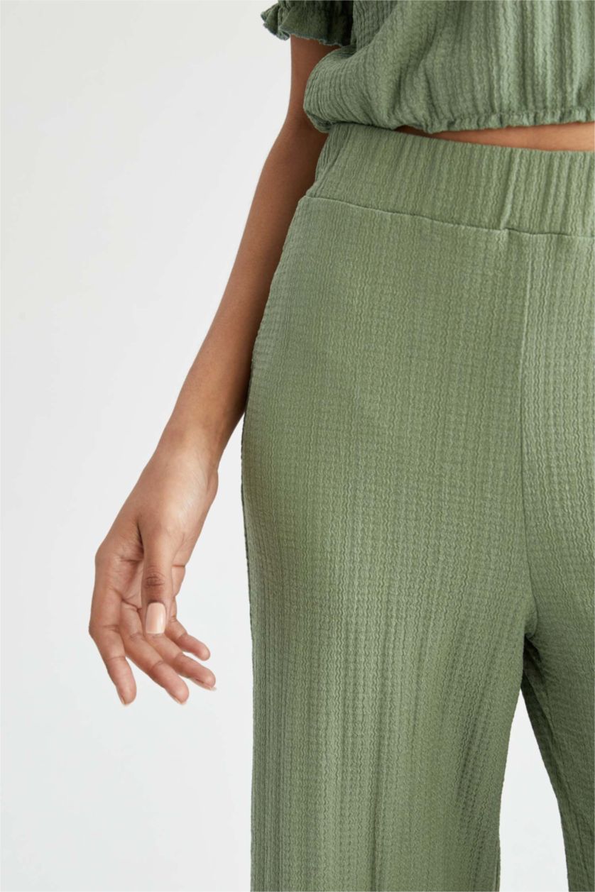FEMME Kaki Pantalon capri en tissu crêpe à taille élastique