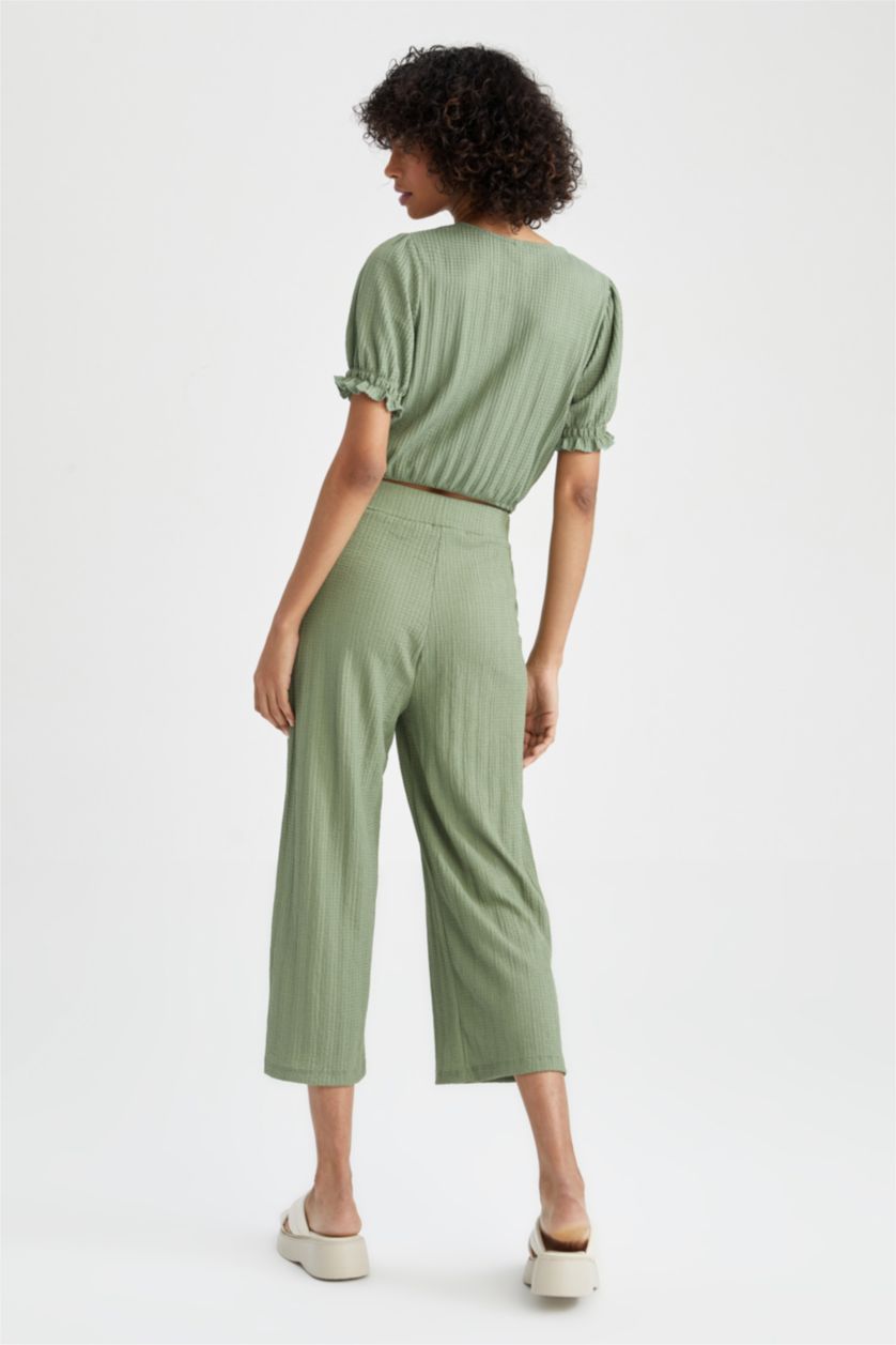 FEMME Kaki Pantalon capri en tissu crêpe à taille élastique