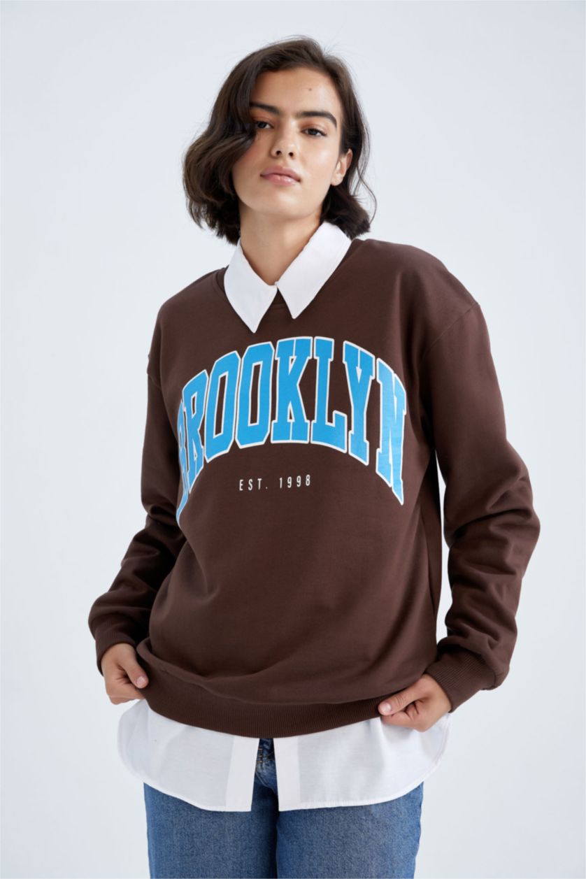 نساء بني سويت شيرت مطبوع قصة عادية بياقة مستديرة