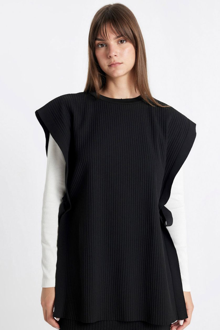 Kadın Siyah Regular Fit Bisiklet Yaka Basic Düz Yan Bağlamalı Triko Süveter