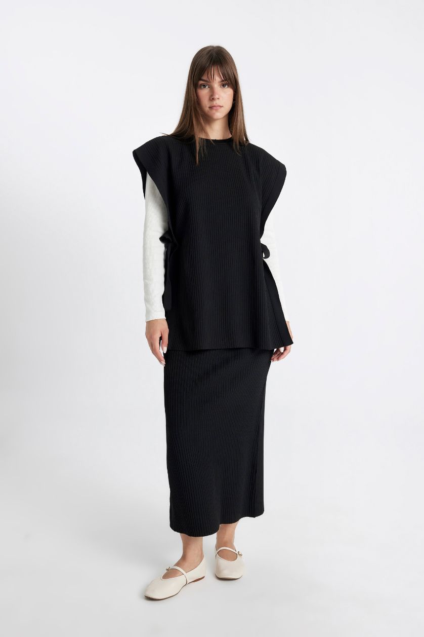 Kadın Siyah Regular Fit Bisiklet Yaka Basic Düz Yan Bağlamalı Triko Süveter